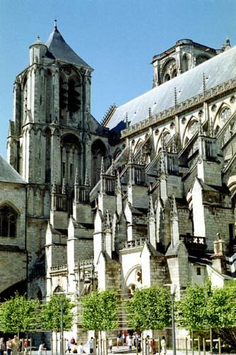  .   | Saint Etienne Cathedral in Bourges (Burge)